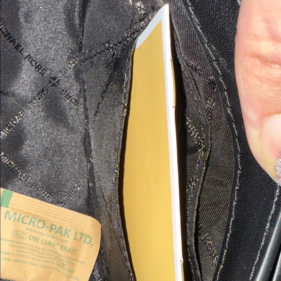 Michael Kors Black Leather Jet Set Travel Crossbody Bag - Picture 5 of 11